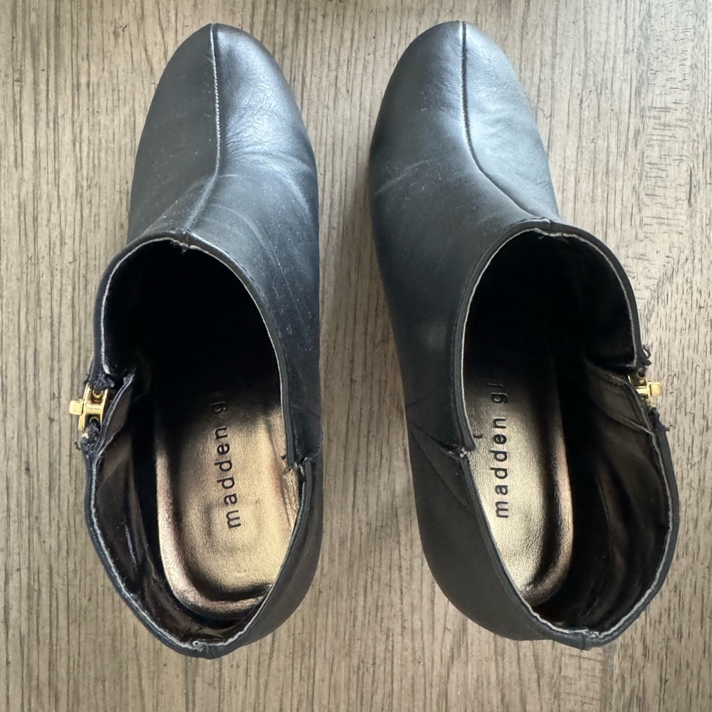 Madden Girl Black Ankle Boots EUC Booties Heeled Boots Ginger Faux Leather 7 - Picture 9 of 13
